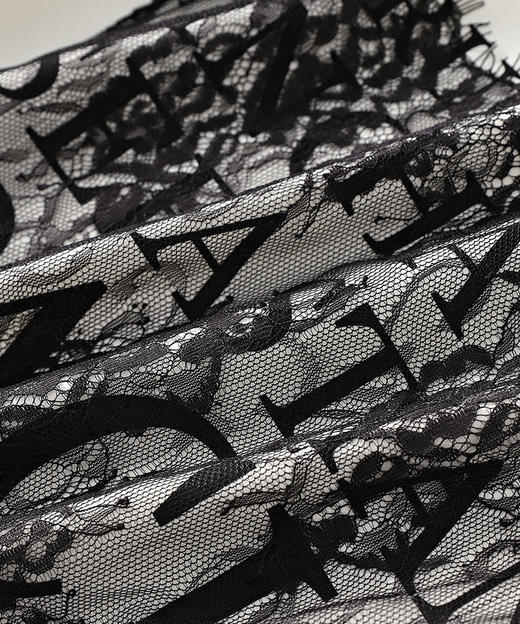 运动休闲，通勤蕾丝拼接短袖+黑白印花缎面休闲裤两件套WLZD-2305209 商品图2