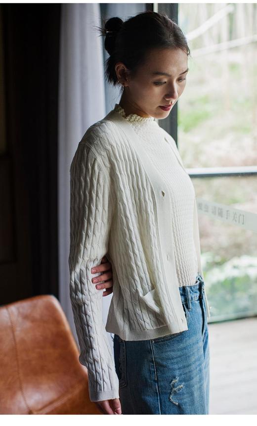 2楼名邦白色/浅蓝肌理纹针织开衫 商品图0