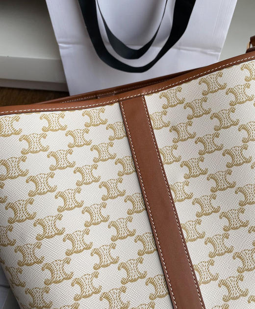 Celine原厂皮白花水桶大号，亏本清，无包装不退换 商品图4