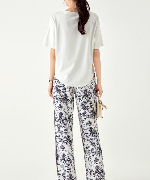 运动休闲，通勤蕾丝拼接短袖+黑白印花缎面休闲裤两件套WLZD-2305209 商品图1