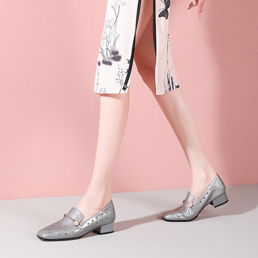 春夏新款，洞洞通勤平头超迁皮小皮鞋YSML-A053-076 商品图0