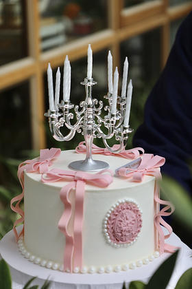 复古粉色蝴蝶结烛台