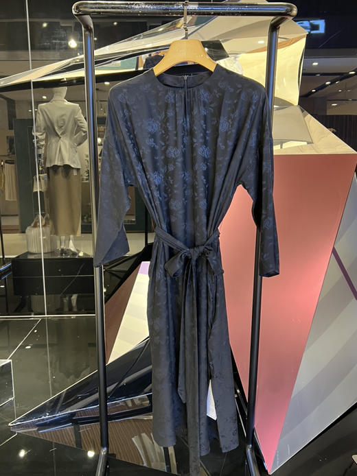 女士重磅真丝浮雕提花连衣裙 商品图0