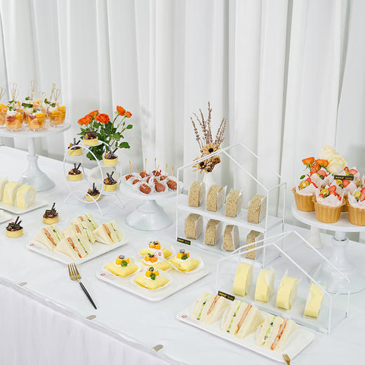 【限时6.3折】欢乐派对甜品台茶歇（适用20人/共65件）小清新定制，花样甜品仪式加满，为您提供真正省时、省心、省力专业定制服务！ 商品图1