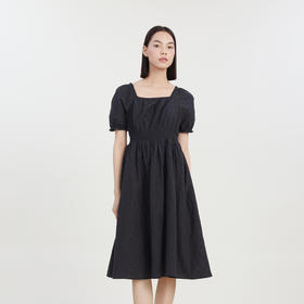 谜底2023夏新款方领泡泡袖连衣裙短袖暗纹提花收腰长裙232ML0559