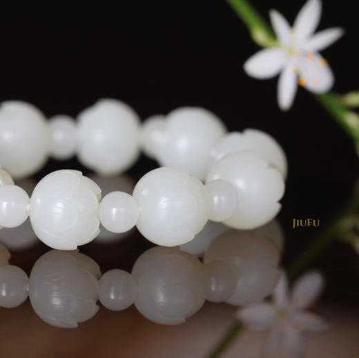 和田玉（白玉）籽料手串--莲43.58g 商品图1