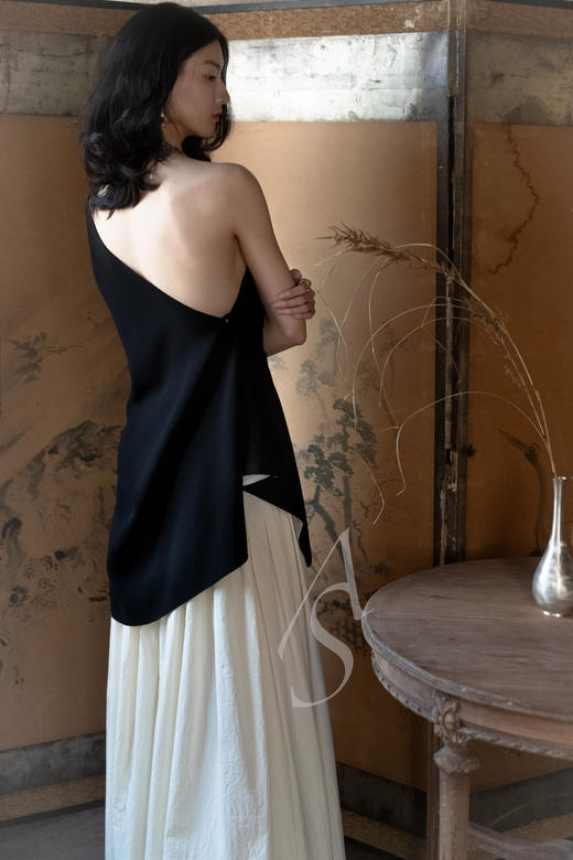 Ashlyn  黑白PAULINE不对称斜肩上衣 商品图4