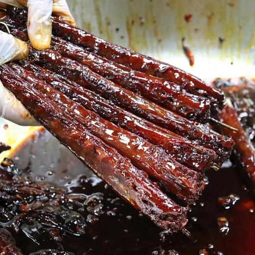 【➕𝟖.𝟖元即可换购】【限时3天】鄉遇何掌柜炭烤手撕鸭脖，不添加防腐剂，散养麻鸭，有机木炭烘烤而成的手撕鸭脖，越吃越香 商品图1