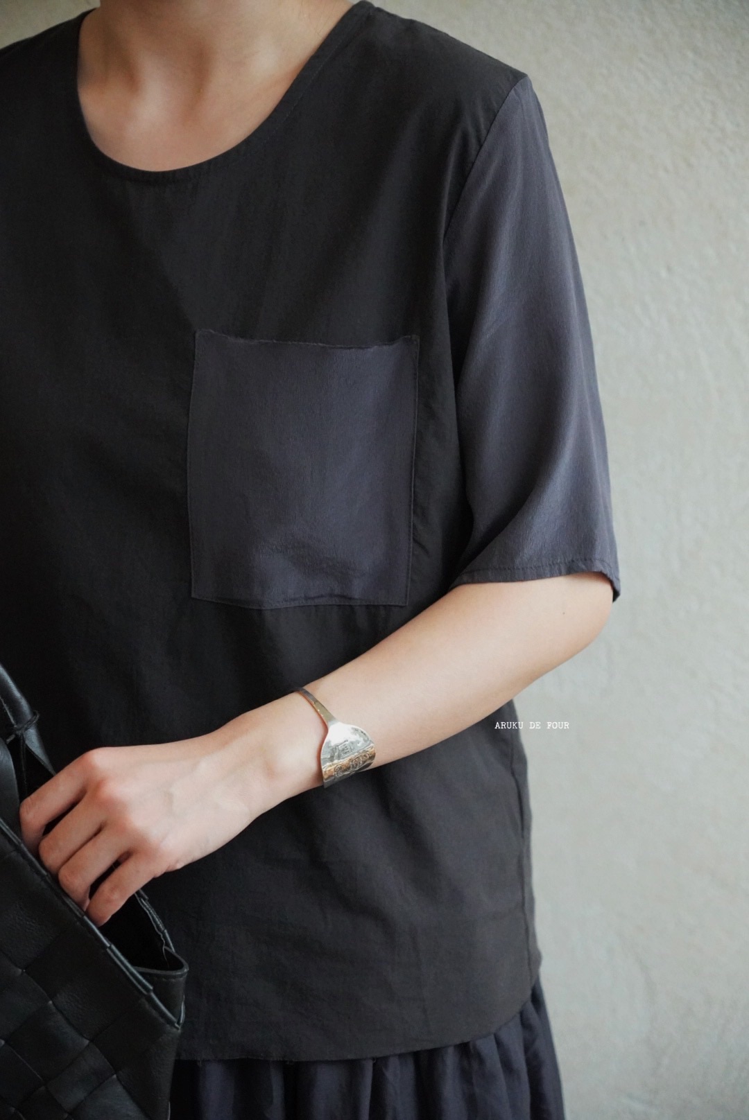 elsa esturgie深蓝/米白/黑圆领上衣