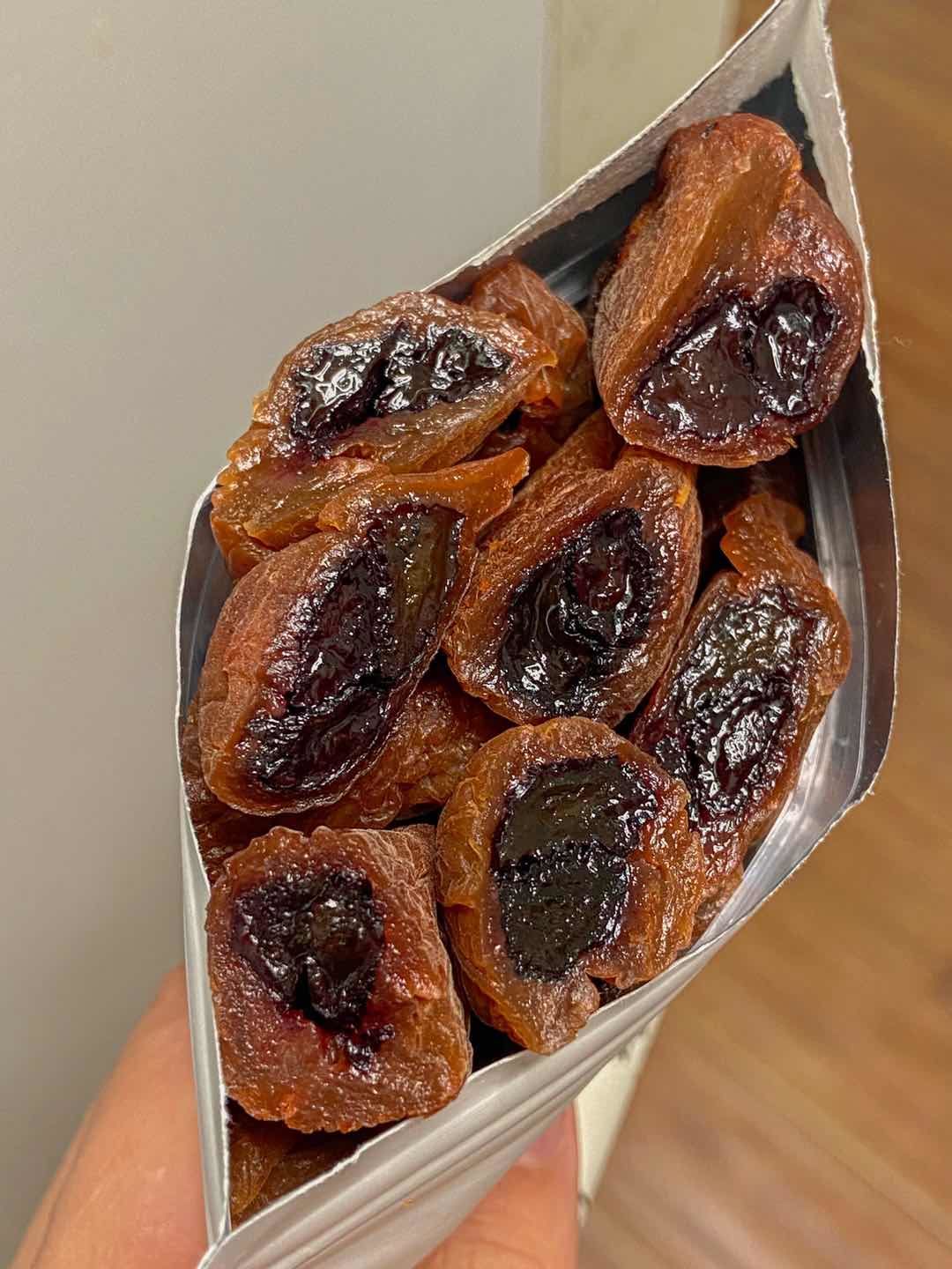 终于找到这种口感的梅子❗话梅控进来❗新品「一方云拾」梅有芒果！✅销量10W＋爆浆葡萄梅子的姐妹款-🥭芒果梅子🤤隔着屏幕吞口水哇！吃一颗酸爽眯眯眼！