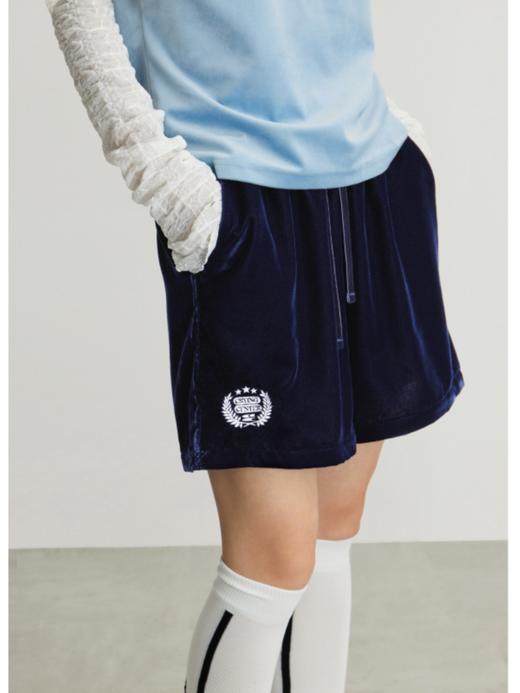 CryingCenter 海军蓝丝绒垂感运动休闲复古学院刺绣短裤 商品图3