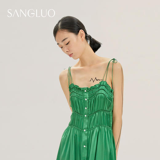 SANGLUO月光白宫廷风桑蚕丝吊带居家睡衣裙韵律风琴褶可外穿 商品图5