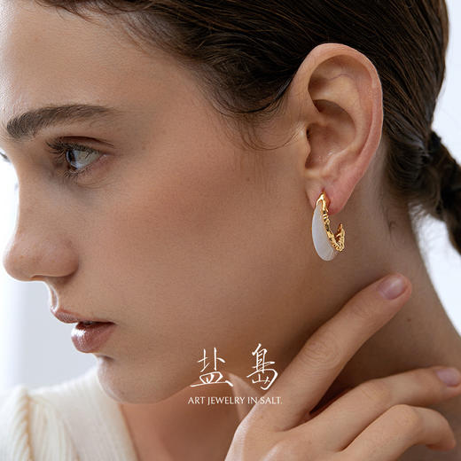 盐岛	熔蜡白玉弯月耳环 商品图1