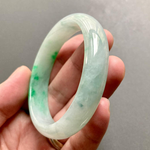 糯冰种阳绿辣色翡翠贵妃镯54 商品图7