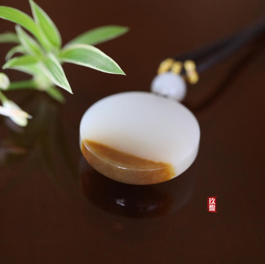 和田玉（糖羊脂玉）挂件--旭日东升21.75g(带绳) 商品图4