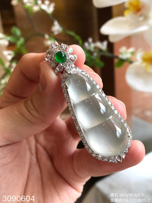 3090604，玻璃福豆吊坠。具体价格微信咨询 商品图1