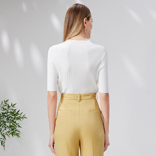 EITIE爱特爱夏新款设计感镂空修身显瘦舒适百搭纯色短袖针织衫B2301108 商品图9