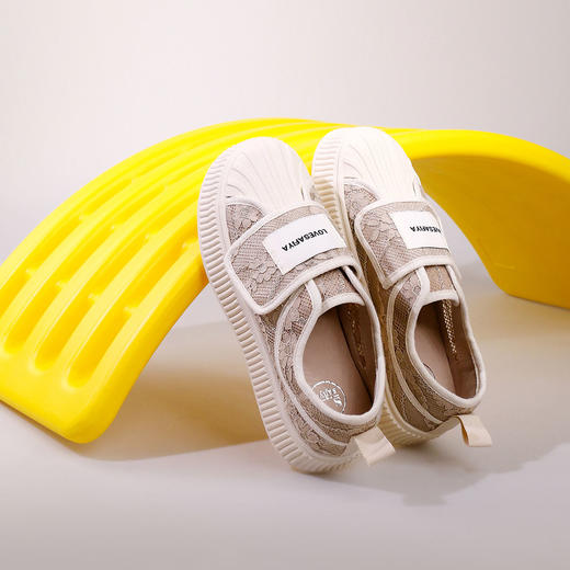 Safiya/索菲娅 2023秋季新品小众设计感魔术贴蕾丝网面透气饼干鞋 SF31112430/SF33112430 商品图2