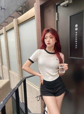 基础T配上热裤，清凉感扑面而来~