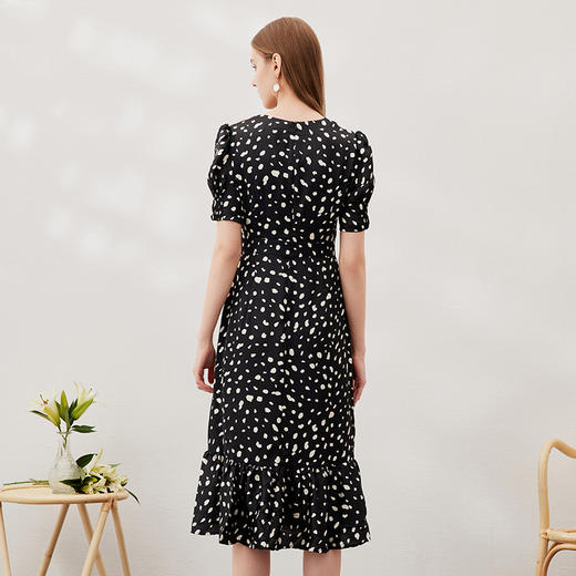 EITIE爱特爱夏季新款时尚V领高腰显瘦印花泡泡袖连衣裙7007749 商品图4