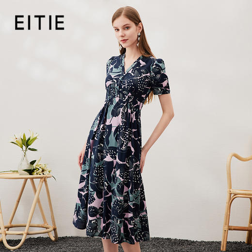 EITIE爱特爱夏季新款印花时尚气质A字裙V领高腰连衣裙7007761 商品图0