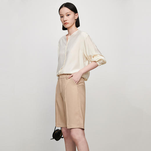 IN AND ON21289春季新款超柔丝棉圆领衬衫女超薄透气宽松上衣 商品图3