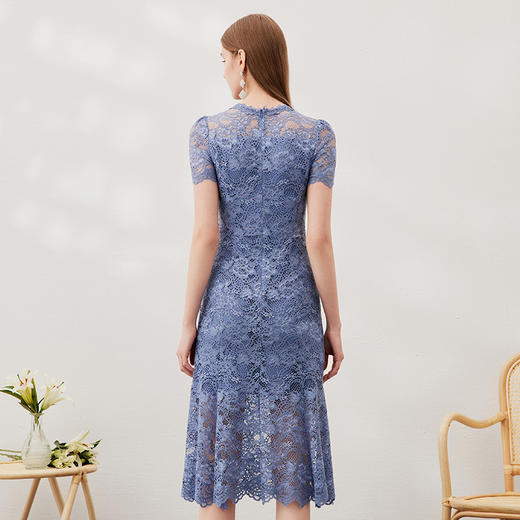 EITIE爱特爱夏季新款洋气镂空蕾丝显瘦收腰连衣裙女裙7007732 商品图4