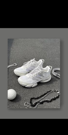 【宠粉明星“私橱”】- adidas清风跑鞋