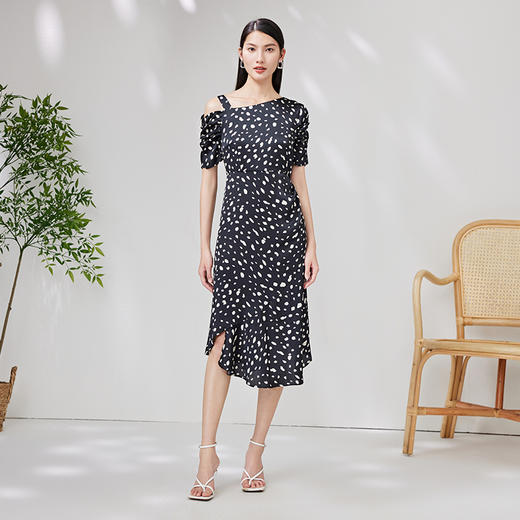 EITIE爱特爱夏季新款时尚洋气单露肩高腰显瘦印花连衣裙7007747 商品图3