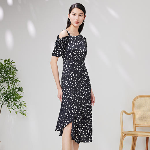 EITIE爱特爱夏季新款时尚洋气单露肩高腰显瘦印花连衣裙7007747 商品图2