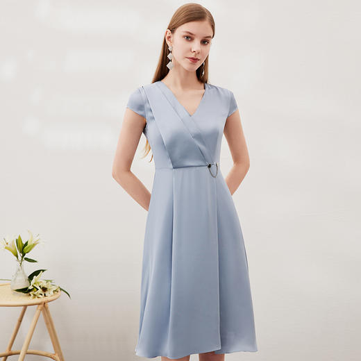 EITIE爱特爱夏季新款优雅气质V领洋气显瘦连衣裙女7007722 商品图2