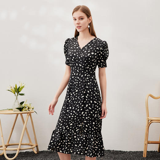 EITIE爱特爱夏季新款时尚V领高腰显瘦印花泡泡袖连衣裙7007749 商品图2