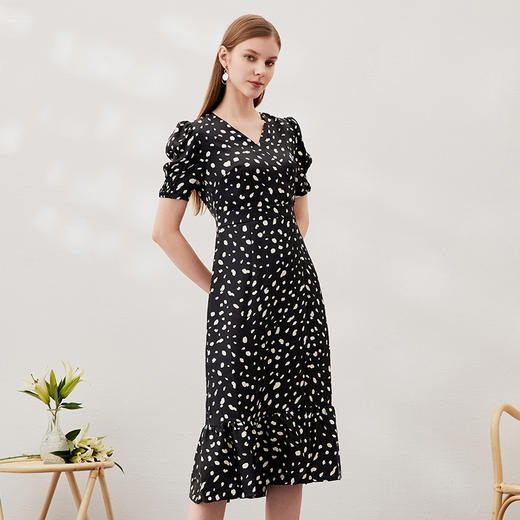 EITIE爱特爱夏季新款时尚V领高腰显瘦印花泡泡袖连衣裙7007749 商品图1