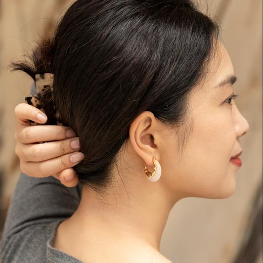 盐岛	熔蜡白玉弯月耳环 商品图6