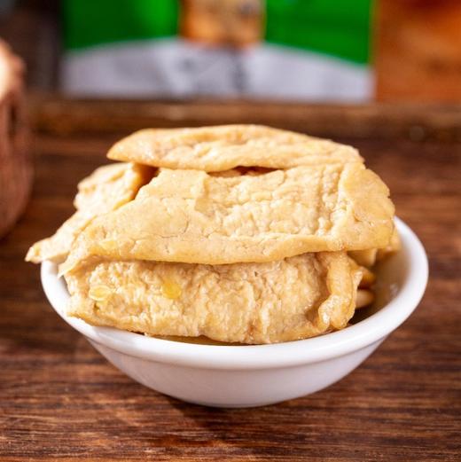 一场可遇不可求的相遇 好吃不怕胖  云南石屏即食豆腐干  石屏特有鲜豆腐经过多道工序制作，浓香的豆干，让你吃的就是过瘾。 商品图6