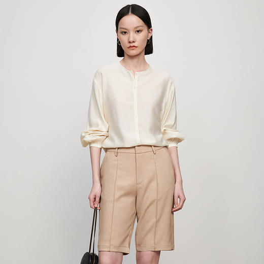 IN AND ON21289春季新款超柔丝棉圆领衬衫女超薄透气宽松上衣 商品图9