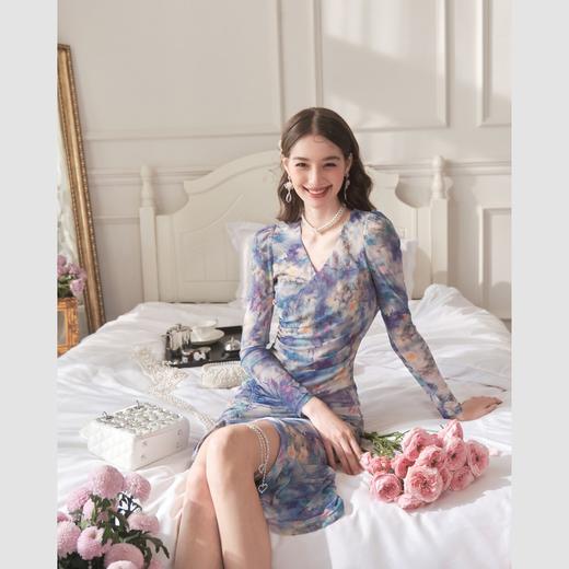 BeQueenStory【莫奈花房】高端上档次甜美花色v领连衣裙2023春季新款女 商品图4
