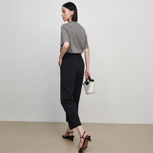 IN AND ON21431夏季新款全棉短袖T恤女短款直筒显瘦口袋纯色上衣 商品图3