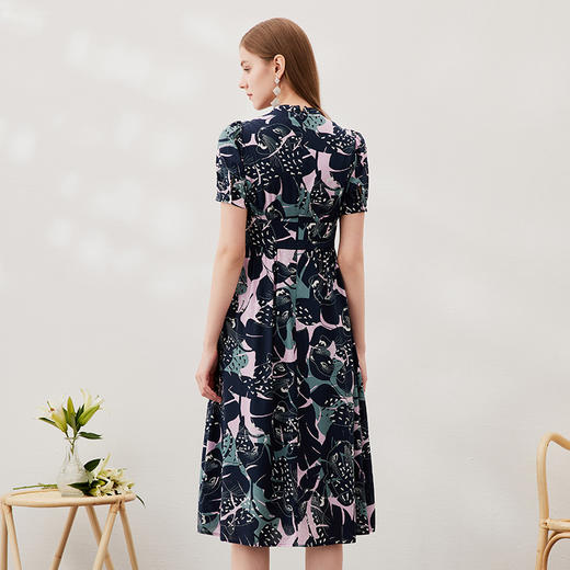 EITIE爱特爱夏季新款印花时尚气质A字裙V领高腰连衣裙7007761 商品图4