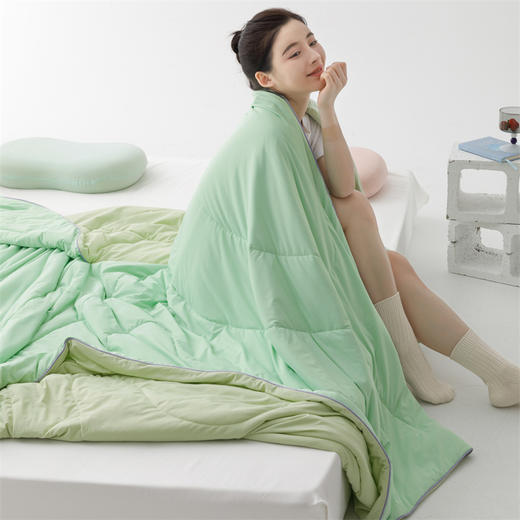 顶柔奶酪雪糍凉感被，以锦纶作为凉感纤维，通过纤维的配比，提供更加透气的温和清凉感 商品图3