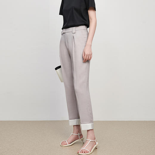 IN AND ON52186新款醋酸质感翻边休闲裤女高腰显瘦百搭锥型裤通勤 商品图3