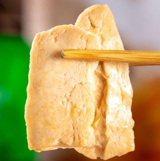 一场可遇不可求的相遇 好吃不怕胖  云南石屏即食豆腐干  石屏特有鲜豆腐经过多道工序制作，浓香的豆干，让你吃的就是过瘾。 商品图5