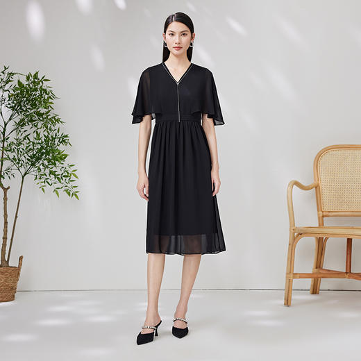 EITIE爱特爱夏款新品优雅V领飞袖显瘦高腰连衣裙7007765 商品图8