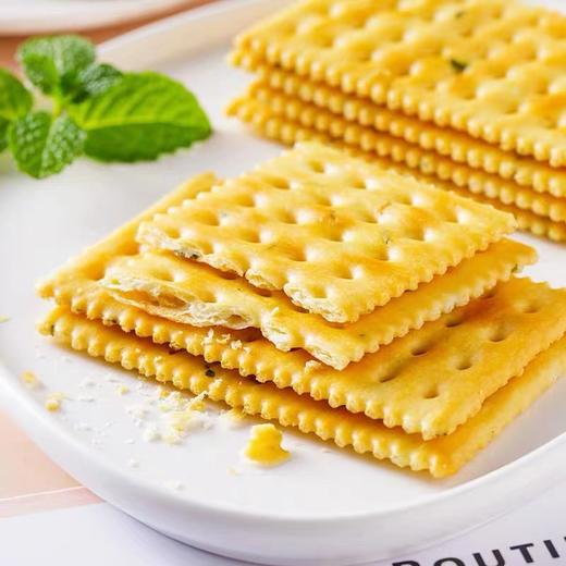 【到手80包！不单独添加蔗糖香葱苏打饼干】咸香酥脆葱香十足，咬一口嘎嘣脆，全家都爱吃！梳打薄脆饼干奶盐味食品休闲零食整箱代餐健康特价清仓 商品图3