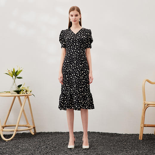 EITIE爱特爱夏季新款时尚V领高腰显瘦印花泡泡袖连衣裙7007749 商品图3