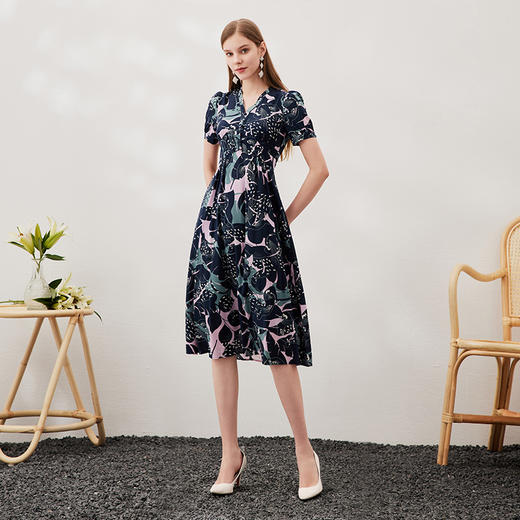 EITIE爱特爱夏季新款印花时尚气质A字裙V领高腰连衣裙7007761 商品图2