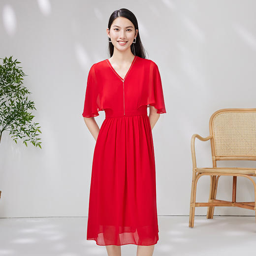 EITIE爱特爱夏款新品优雅V领飞袖显瘦高腰连衣裙7007765 商品图4