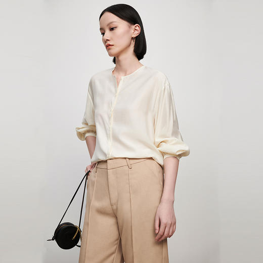 IN AND ON21289春季新款超柔丝棉圆领衬衫女超薄透气宽松上衣 商品图5