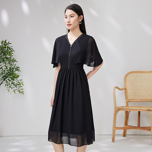 EITIE爱特爱夏款新品优雅V领飞袖显瘦高腰连衣裙7007765 商品图9