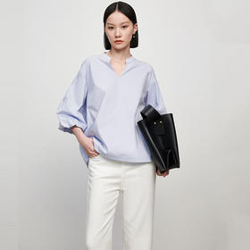 IN AND ON22269设计感宽松泡泡袖上衣女新款时尚显瘦V领廓形衬衫